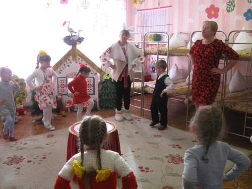 Заняття у дитячому садку "Веселка"