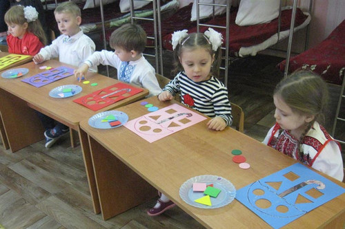 Заняття у дитячому садку "Веселка"