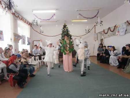 Новорічна казка в Мар'янівській школі імені Є.П. Гребінки Новорічна казка в Мар'янівській школі імені Є.П. Гребінки