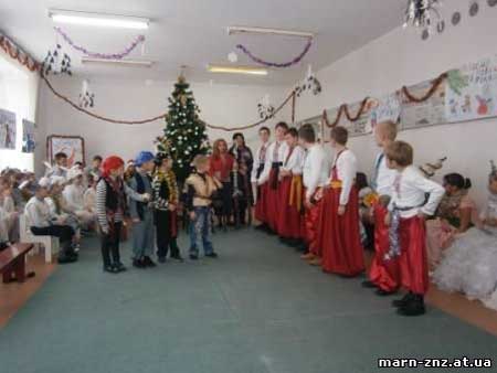 Новорічна казка в Мар'янівській школі імені Є.П. Гребінки Новорічна казка в Мар'янівській школі імені Є.П. Гребінки