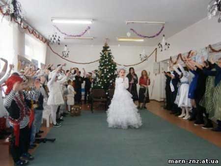 Новорічна казка в Мар'янівській школі імені Є.П. Гребінки Новорічна казка в Мар'янівській школі імені Є.П. Гребінки