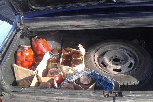 Волонтери відправили бійцям посилки Волонтери відправили бійцям посилки