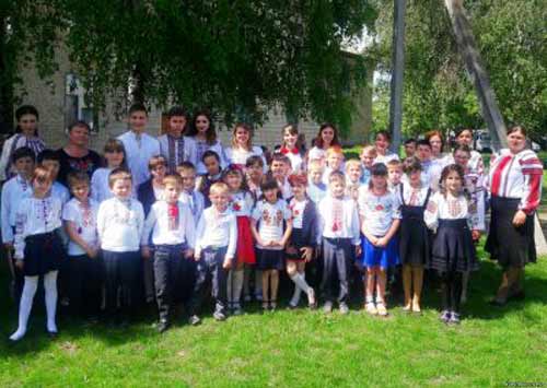 В навчальних закладах Гребінківщини відзначали День вишиванки