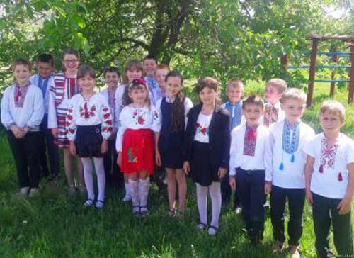 В навчальних закладах Гребінківщини відзначали День вишиванки