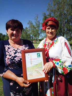 подарунок Баришівської зернової компанії для громади села Овсюки