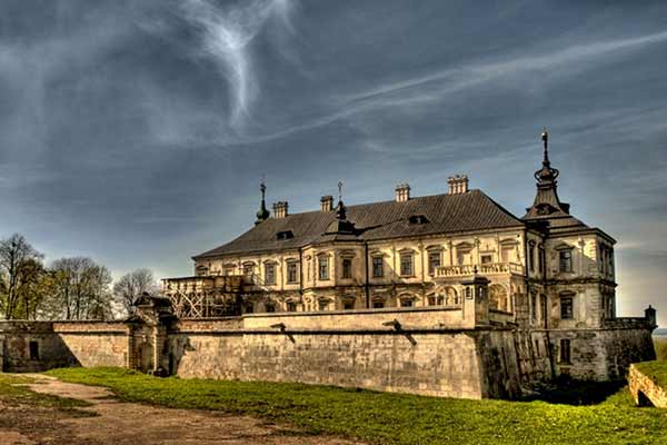 Вихідні на Львівщини, фантастичні замки які варто відвідати