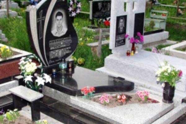 Памятник на могилу?