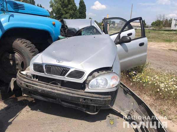 ДТП за участю легкового автомобіля "Део Ланос" і вантажного "ЗІЛ"