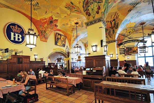 Хофбройхаус (Hofbräuhaus, "Придворный пивоваренный завод)