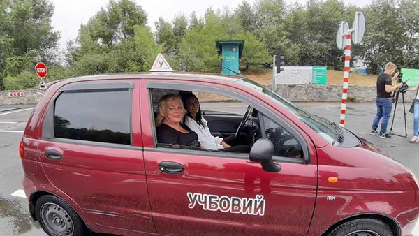 Майданчик з початкового керування транспортними засобами