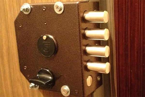 підбираємо дверний замок підбираємо дверний замок