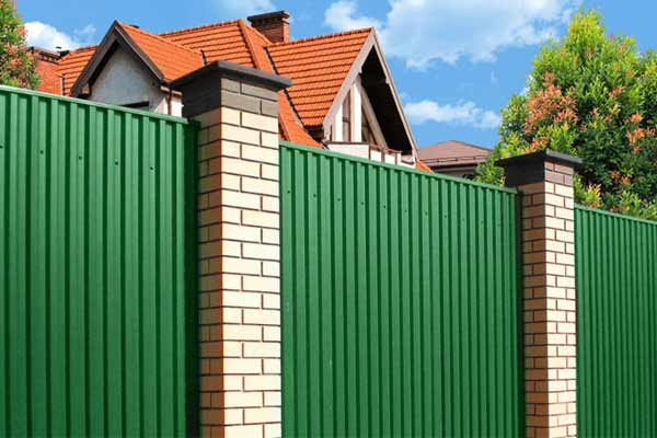 Особливості профнастилу для даху, стін та огорож Особливості профнастилу для даху, стін та огорож