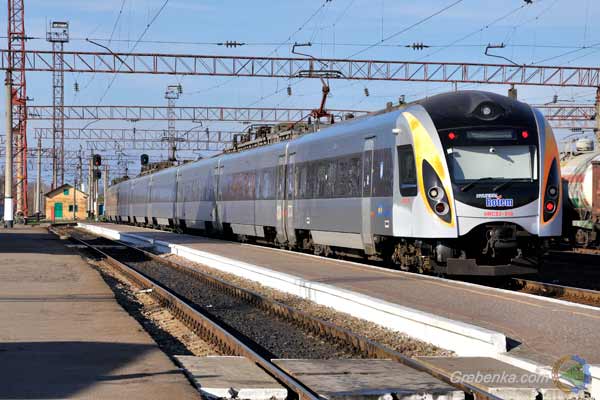 На Новорічні та Різдвяні свята призначино шість додаткових поїздів