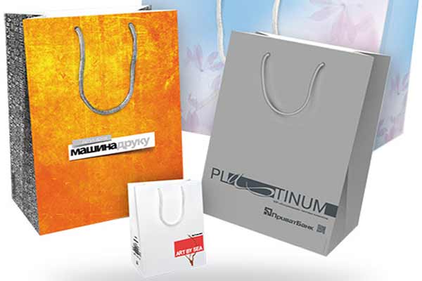 Пакет с логотипом компании