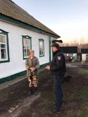 На Гребінківщині поліцейські відвідали місцевих пенсіонерів