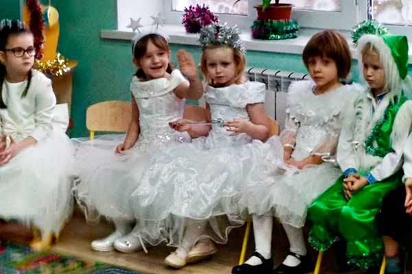 Новорічна казка для малят триває