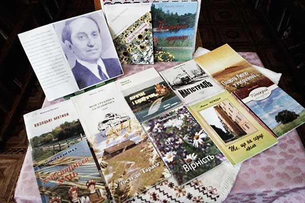 Книжкова виставка з нагоди 90-ої річниці Миколи Нетеси