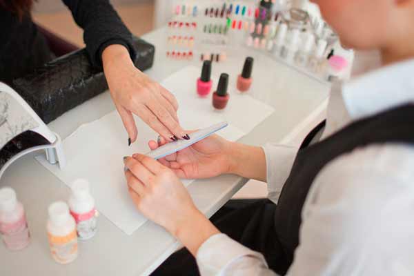 Как выбрать своего мастера для роскошного маникюра
