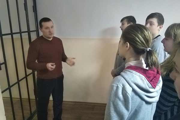 Дев'ятикласники завітали до суду