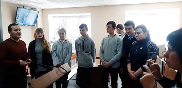 Дев'ятикласники завітали до суду