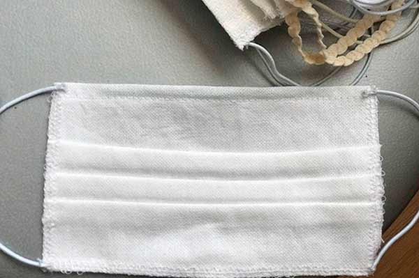 Дефіцитний товар: як пошити медичну маску в домашніх умовах