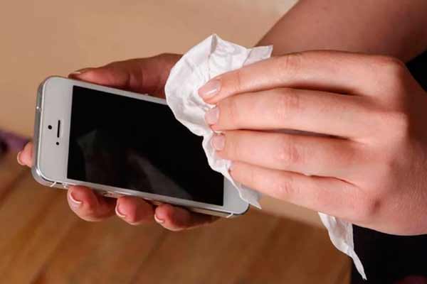 Загроза зараження коронавірусом від смартофонов перебільшена Загроза зараження коронавірусом від смартофонов перебільшена