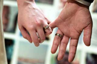  Медики советуют мужчинам снимать <b>обручальные</b> <b>кольца</b> 