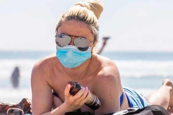 Чи потрібно носити маску на пляжі