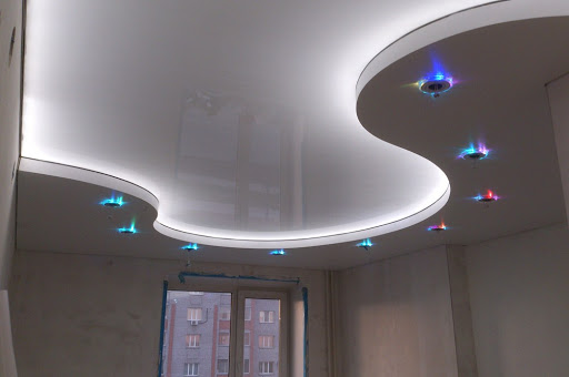 Натяжные потолки – красиво и практично