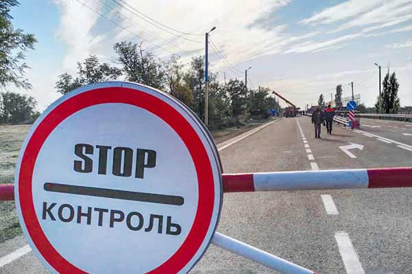  <b>Кабмін</b> України призупинив роботу КПВВ на адмінкордоні Криму з Херсонщиною 