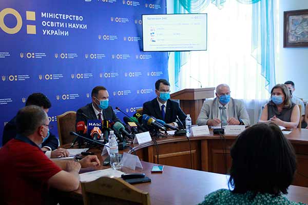 Цьогоріч 447 учасників на відмінно склали основну сесію ЗНО Цьогоріч 447 учасників на відмінно склали основну сесію ЗНО