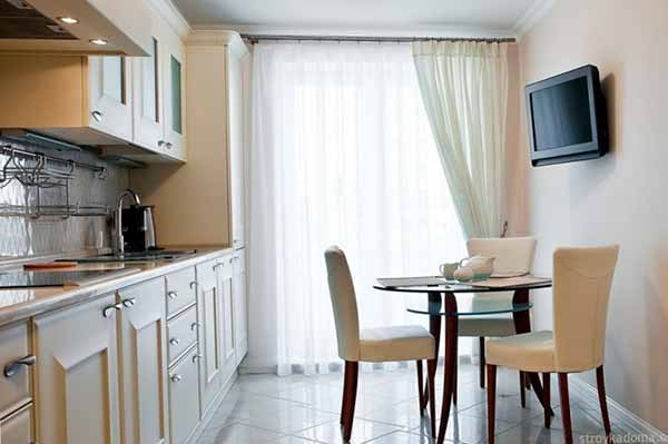 Какие шторы подойдут для маленькой кухни