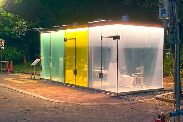 В токійському парку встановили високотехнологічні вбиральні