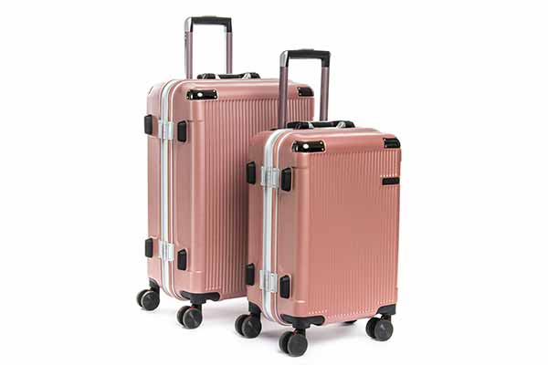  Пластиковые чемоданы: стоит ли купить такой дорожный <b>аксессуар</b> 