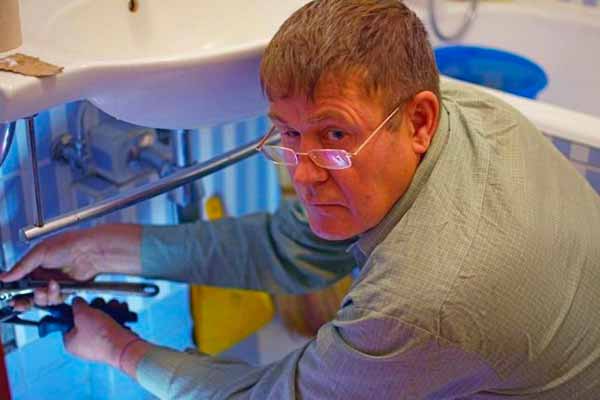 Быстрый вызов - услуги электрика, сантехника