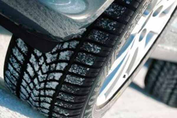 При перших легких заморозках літня гума дубіє та втрачає пластичність