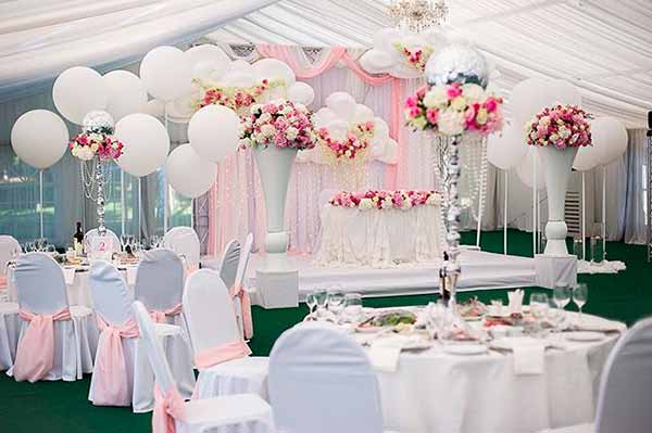 Композиции из воздушных шаров подарят легкость и непринужденность Композиции из воздушных шаров подарят легкость и непринужденность