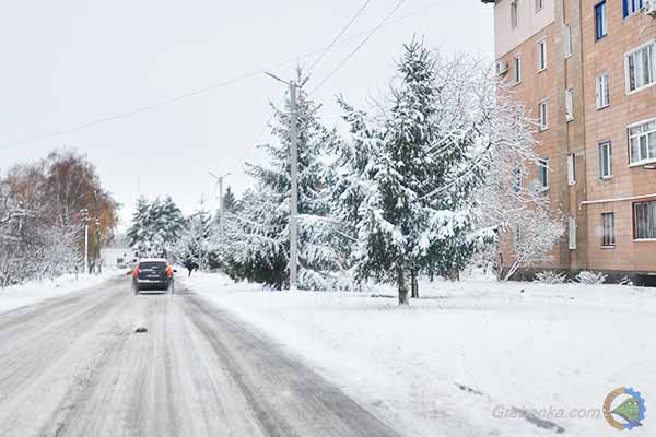 На Полтавщині водіям через ожеледицю радять утриматись від поїздок