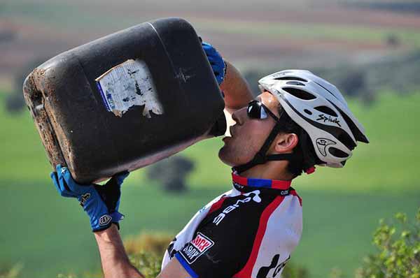  Как пить во время катания на велосипеде 