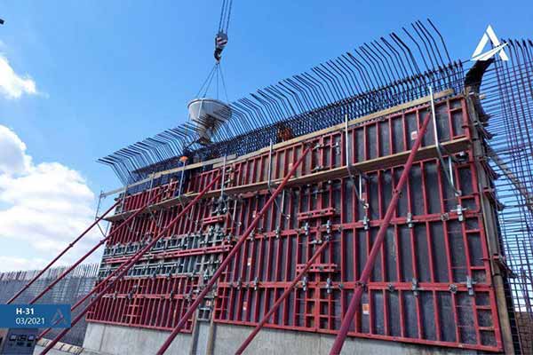 6 одиниць важкої дорожньої техніки будують тунель на трасі Н-31 6 одиниць важкої дорожньої техніки будують тунель на трасі Н-31