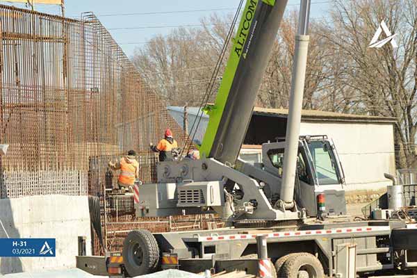 6 одиниць важкої дорожньої техніки будують тунель на трасі Н-31 6 одиниць важкої дорожньої техніки будують тунель на трасі Н-31