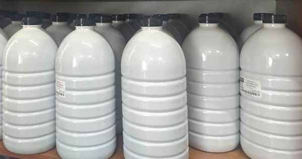 В таких герметичных бутылках хранится лазерный тонер В таких герметичных бутылках хранится лазерный тонер