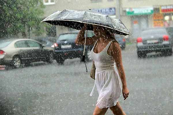  В Україні збережеться тепла дощова погода 