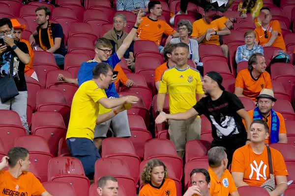 Чемпионат Европы по футболу: Нідерланди - Україна Чемпионат Европы по футболу: Нідерланди - Україна