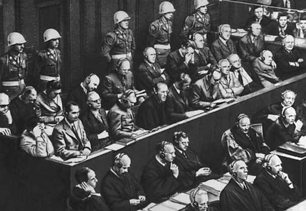 Головні нацистські злочинці на лаві підсудних Нюрнберга