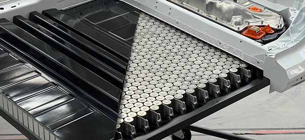 Ілон Маск представив новий акумулятор на 4680 осередків для Tesla