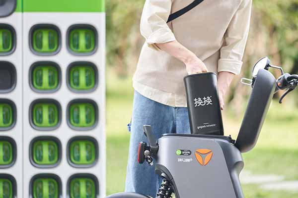 Gogoro представила нові змінні батареї для електроскутерів