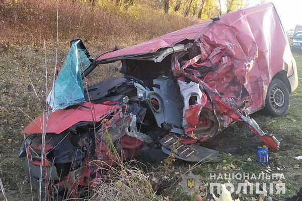  ДТП на Полтавщині – автомобіль «Опель» зіткнувся з вантажним автомобілем 