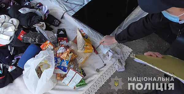 Двоє молодиків за годину обікрали два торгівельні заклади