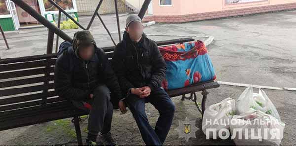 Двоє молодиків за годину обікрали два торгівельні заклади